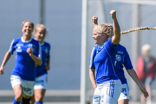 Stattenas Stephanie Petersson jublar