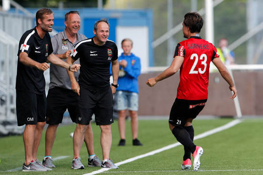 Brommapojkarnas tränare Olof Mellberg och assisterande