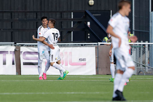 GAIS Luka Mijaljevic har reducerat till 1-2 och jublar med