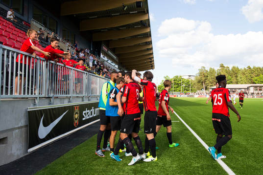 Brommapojkarnas Viktor Gyökeres (ej i bild) jublar