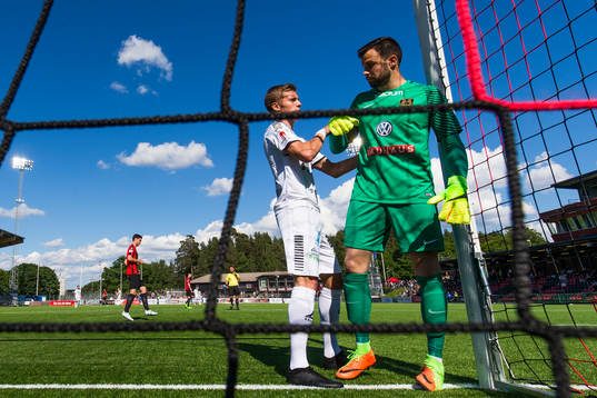 GAIS Erik Westermark och Brommapojkarnas målvakt Budimir
