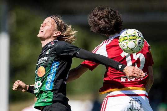 Varbergs Joakim Lindner och Degerfors Sebastian Ohlsson
