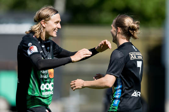 Varbergs Joakim Lindner och Oliver Silverholt jublar