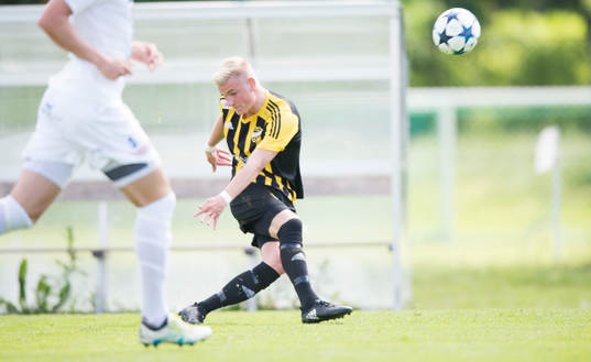 IFK Hässleholms  Linus Svensson i matchen i division 2