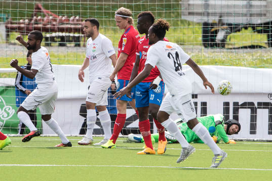 1-0 bakom Helsingborgs målvakt Matt Pyzdrowski  i