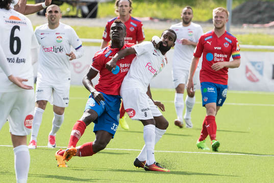 Helsingborgs Edwin Gyimah och Dalkurds Ammar Ahmed  i