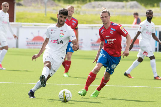 Dalkurds Rewan Amin och Helsingborgs Jesper Lange  i