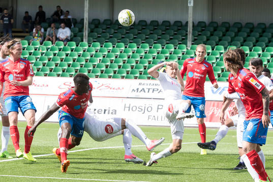 Dalkurds Henrik Löfkvist Helsingborgs Edwin Gyimah  i