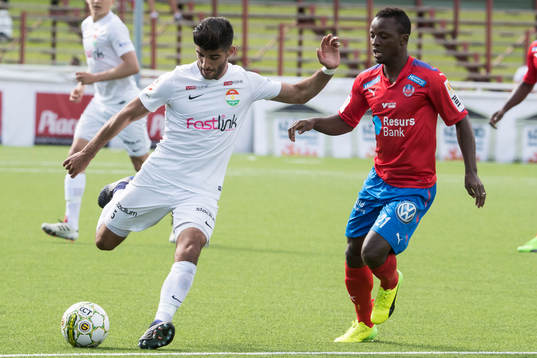 Dalkurds Rewan Amin och Helsingborgs Monday Samuel  i