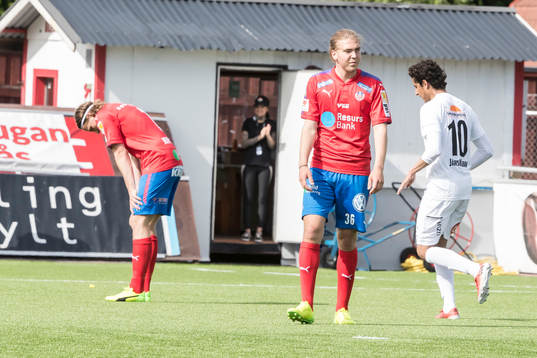 Helsingborgs Viktor Ljung och Charlie Weberg deppar i