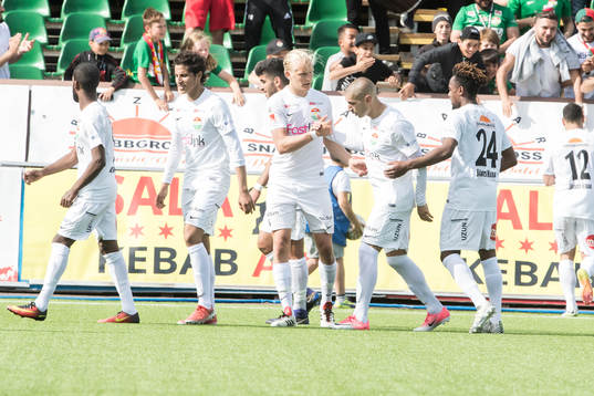 Dalkurds spelarna jublar