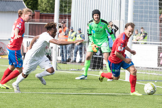 Helsingborgs Anton Wede och Dalkurds Heradi Rashidi  i