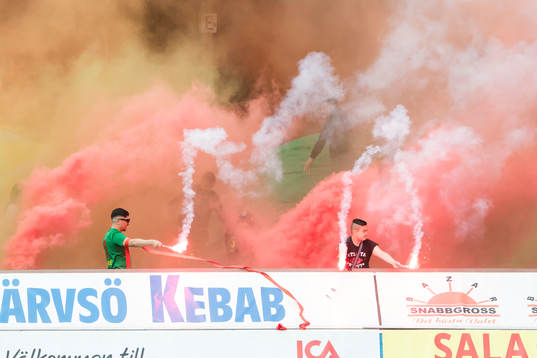 Dalkurds fansen innan fotbollsmatchen i Superettan mellan