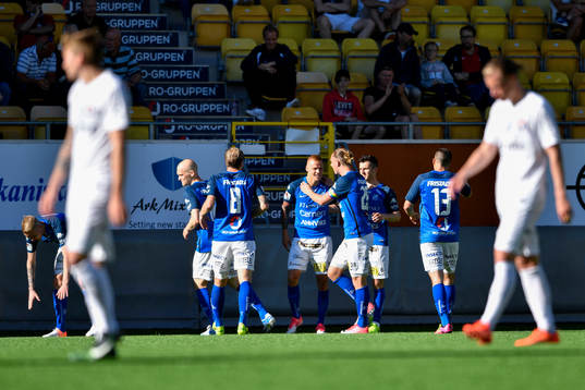 Norrbys Jesper Brandt jublar med lagkamrater
