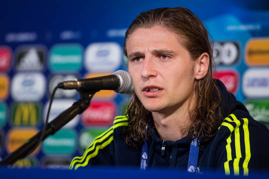 Pawel Cibicki deltar i en presskonferens