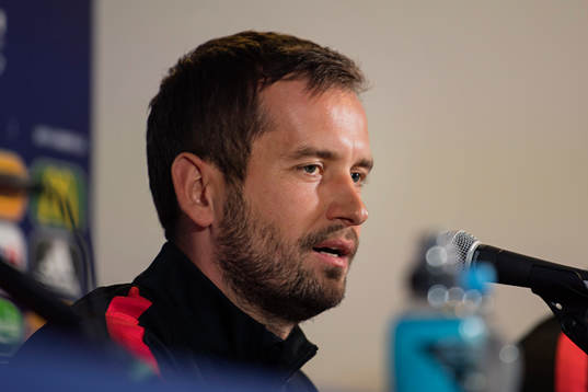 Polens förbundskapten Marcin Dorna deltar i en
