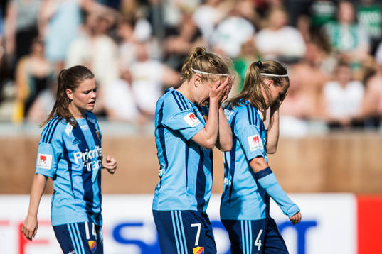 Djurgårdens Katrin Schmidt deppar med lagkamrater