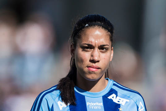 Djurgårdens Tempest-Marie Norlin innan fotbollsmatchen i