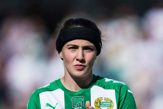 Hammarbys Helén Eke innan fotbollsmatchen i Damallsvenskan