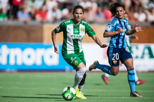 Hammarbys Elena Sadiku och Djurgårdens Johanna Rytting