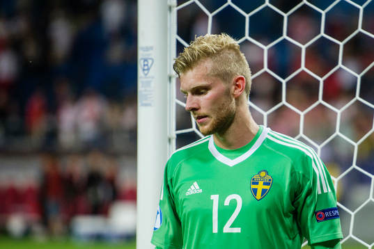 Sveriges målvakt Anton Cajtoft deppar