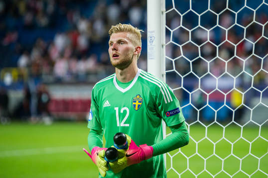 Sveriges målvakt Anton Cajtoft deppar