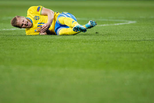 Sveriges Gustav Engvall får ont