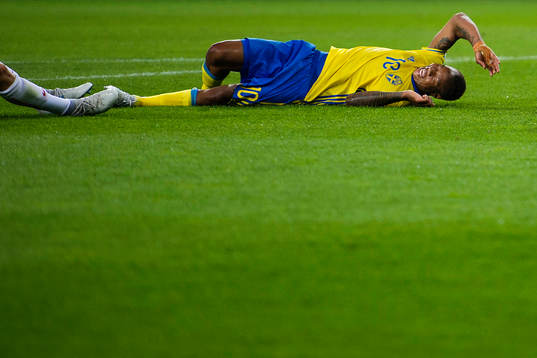 Sveriges Carlos Strandberg faller