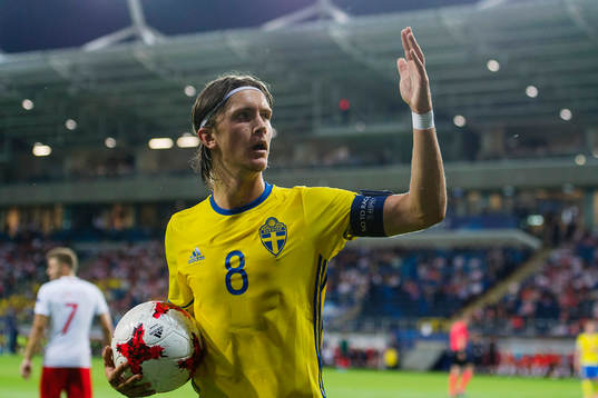 Sveriges Kristoffer Olsson manar till publiken