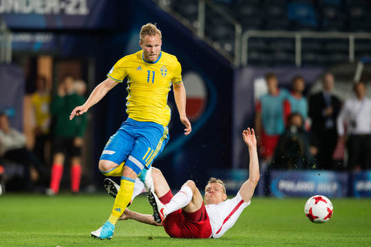 Sveriges Gustav Engvall i en duell med Polens Tomasz