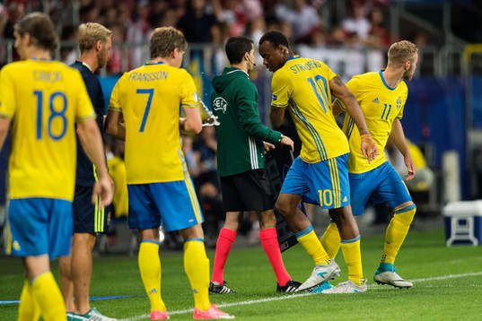 Sveriges Carlos Strandberg byts ut och Gustav Engvall byts