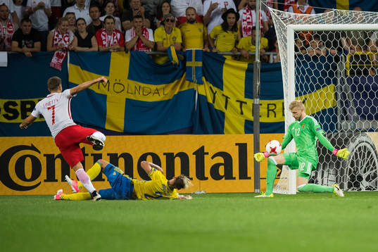 Sveriges målvakt Anton Cajtoft med en räddning
