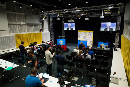 Pressen följer presentationen av EM-truppen på