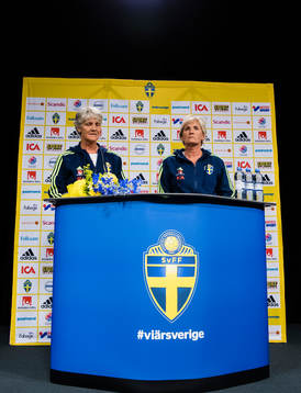 Förbundskapten Pia Sundhage och assisterande