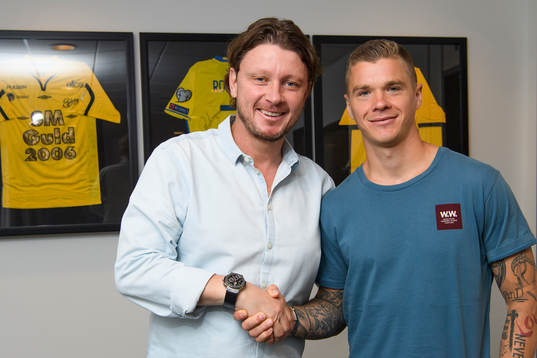 Klubbchef Stefan Andreasson och Samuel Holmén