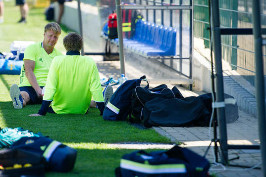 Simon Tibbling tränar rehab med Naprapat Johan Forsbring