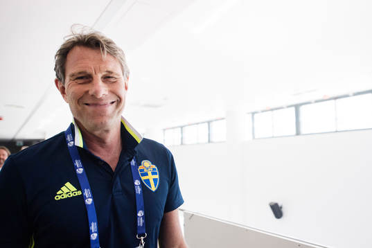 förbundskapten Håkan Ericson  deltar i en presskonferens