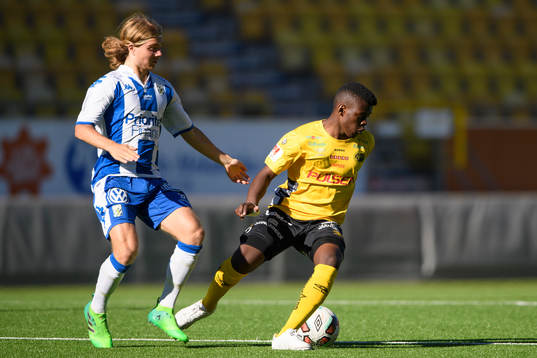 Elfsborgs Chris Makindu och IFK Göteborg Victor Olofsson