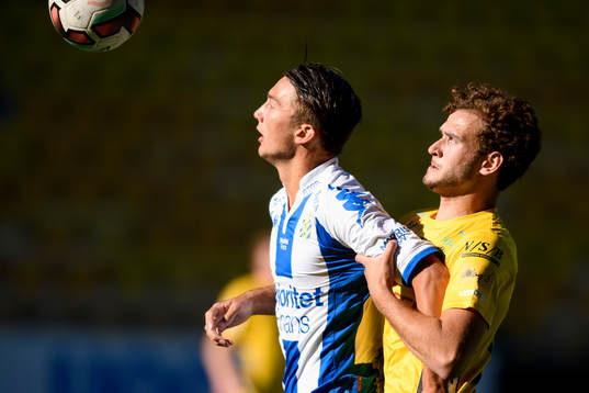 IFK Göteborg Måns Saebbö och Elfsborgs Adrian Zeka