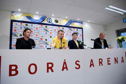 Klubbchef Stefan Andreasson, nyförvärvet Samuel Holmén,