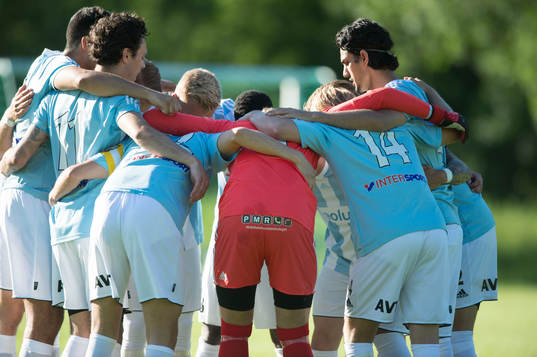 IFK Hässleholms laddar i matchen i division 2 mellan