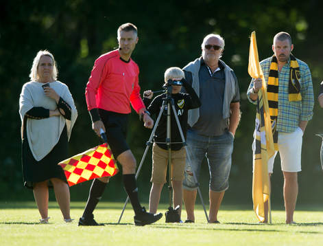 IFK Hässleholms unge filmare i matchen i division 2 mellan