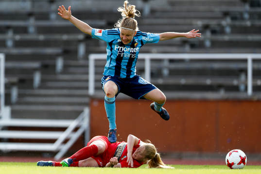 Djurgårdens Katrin Schmidt och Göteborgs Savannah Levin