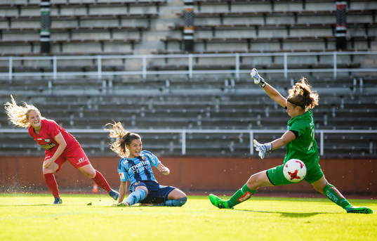 Djurgårdens Johanna Rytting Kaneryd gör 2-0 bakom