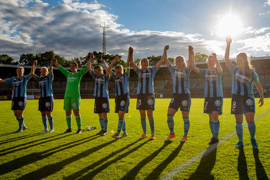 Djurgårdens spelare tackar publiken