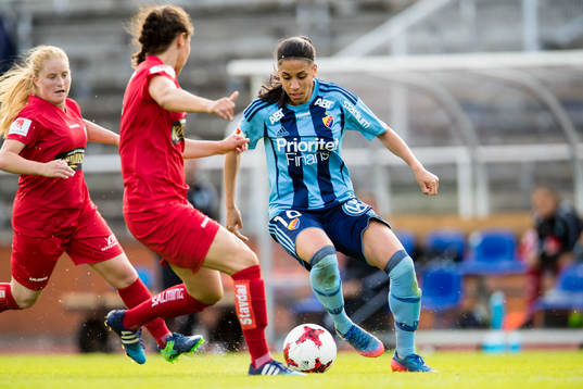 Djurgårdens Tempest-Marie Norlin med boll
