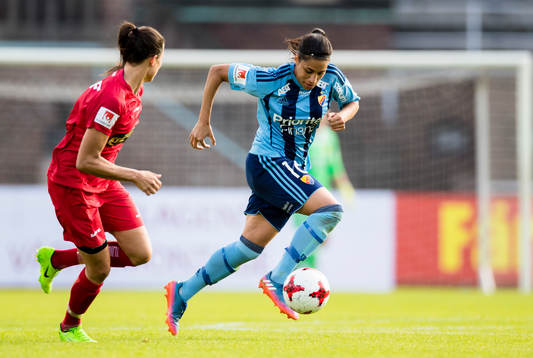 Djurgårdens Tempest-Marie Norlin med boll