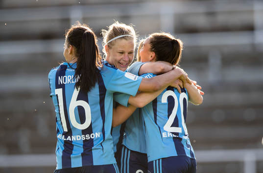 Djurgårdens Johanna Rytting Kaneryd (h) gör 2-0 och