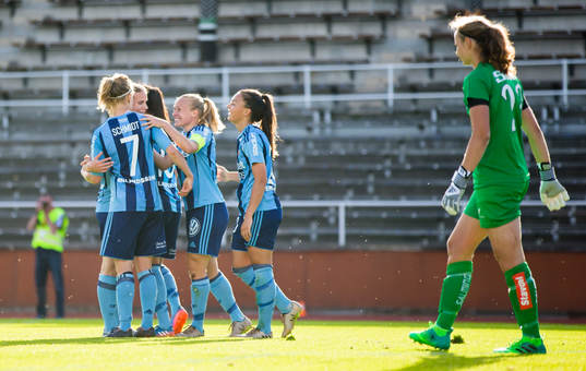 Djurgårdens Johanna Rytting Kaneryd (h) gör 2-0 och