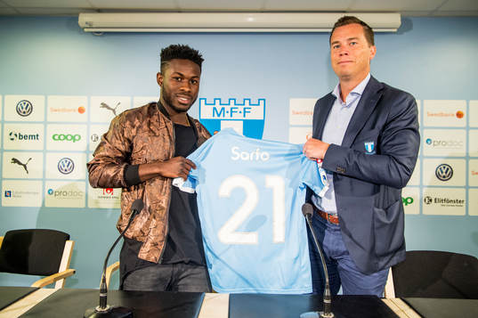 Malmö FFs sportchef Daniel Andersson presenterar Kingsley
